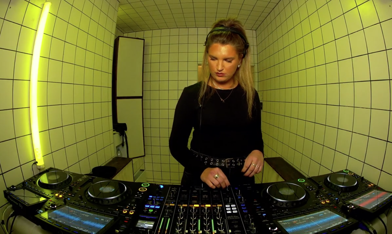 Diffuse Reality - Ella Wax | HÖR - April 17 / 2026